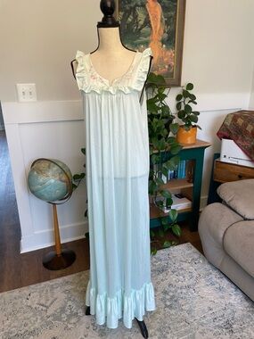 Vintage Heiress Long Nightgown Mint Sleevless Embroidery Ruffles Large